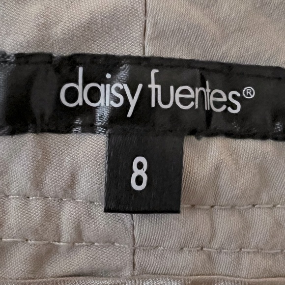 Daisy Fuentes Woman’s Khaki Trouser, in Size 8 - Picture 3 of 9